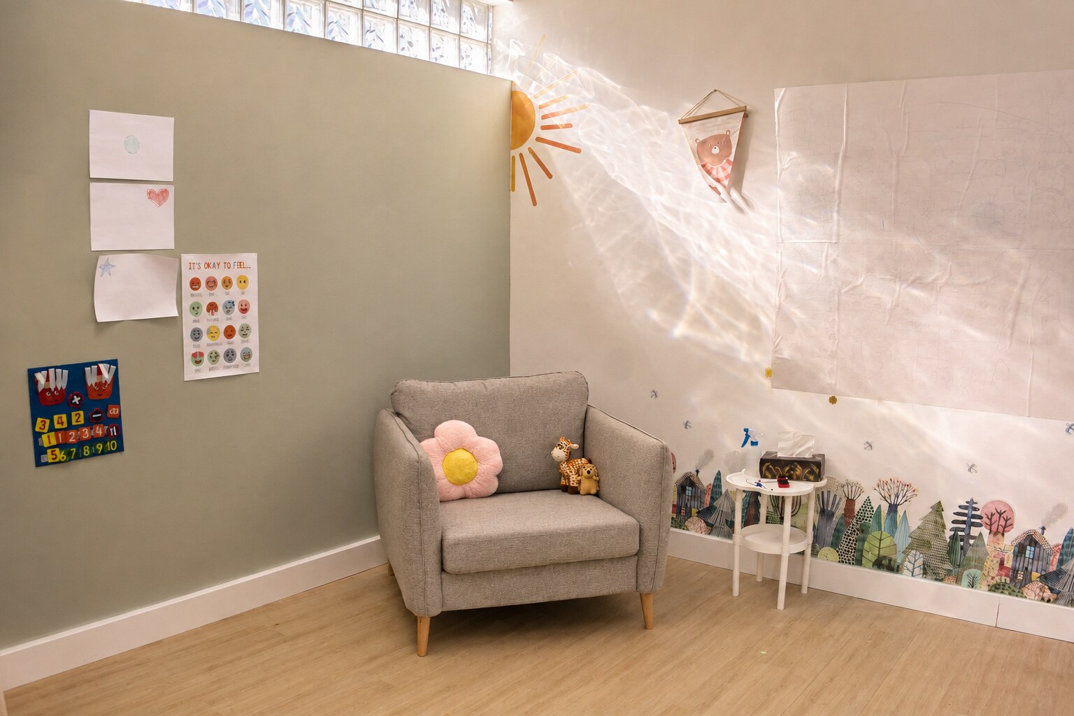 Sala infantil de Psicoterapia Isla preparada con recursos adaptados